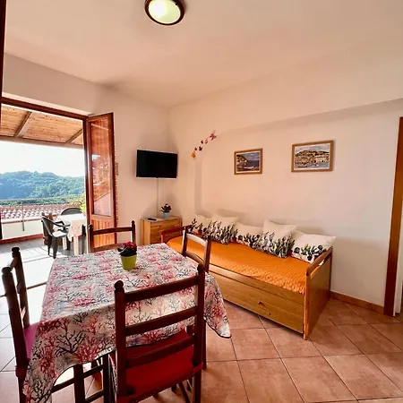 Vacanze Maestrale Apartment *